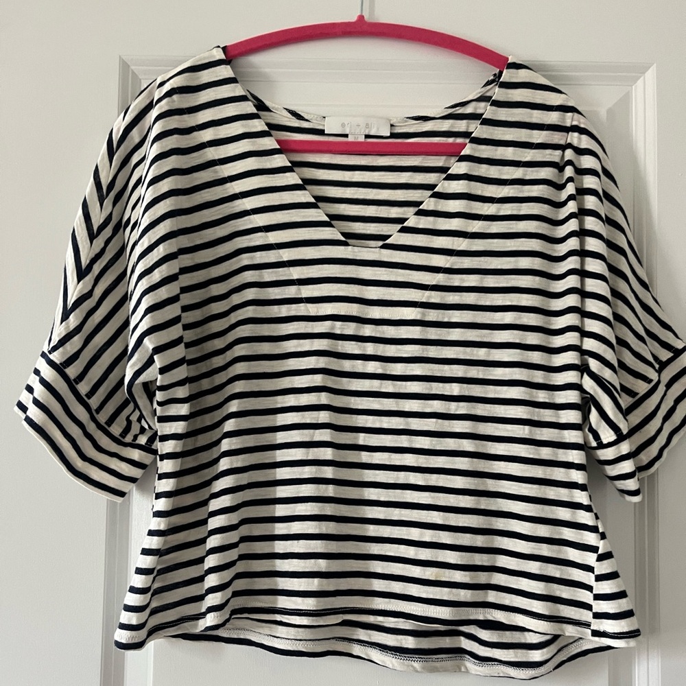 Anthropologie cropped stripped tee shirt. Strip is navy blue. Brand eri and Ali.